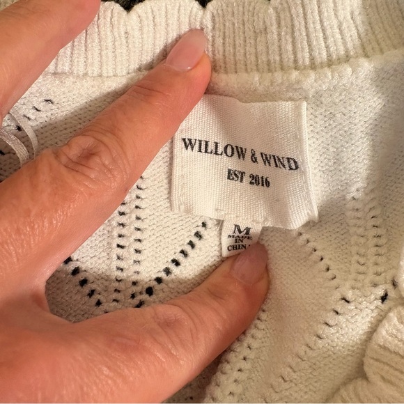 Willow & Wind Embroidered Cropped Sweater - Picture 8 of 9